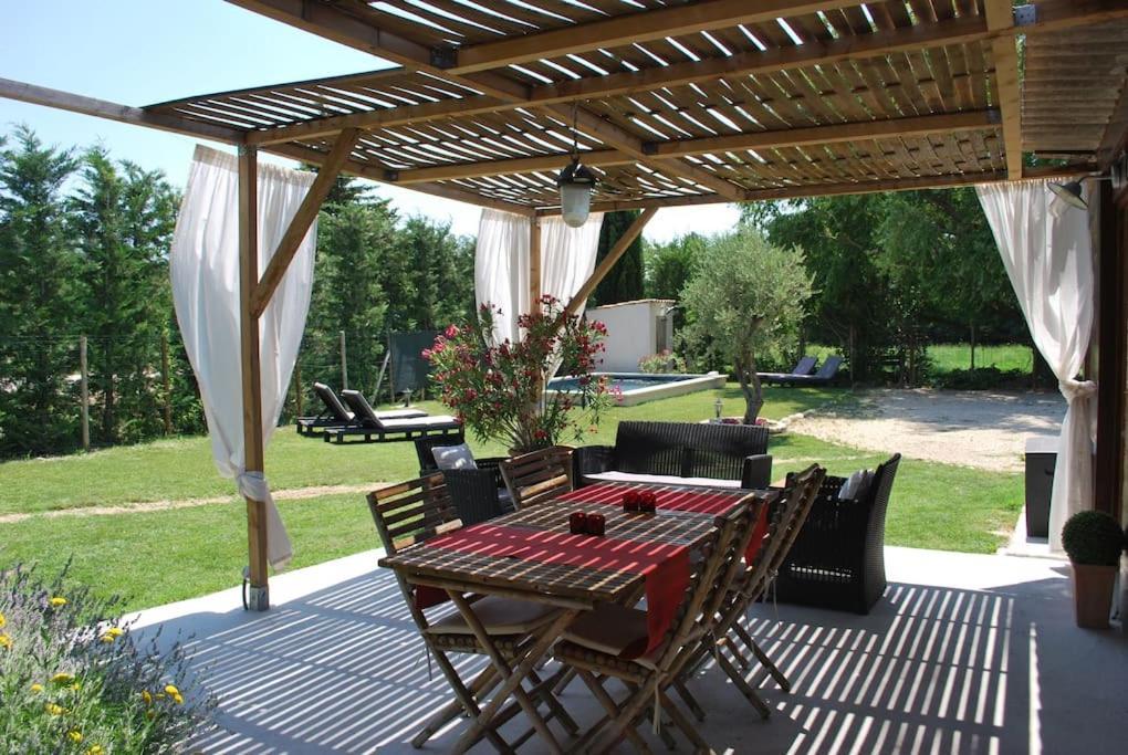 Le Cabanon Tendance Du Luberon Mérindol Extérieur photo