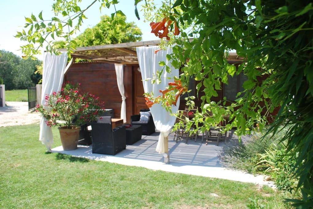 Le Cabanon Tendance Du Luberon Mérindol Extérieur photo